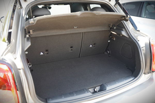 MINI Mini 1.5 Cooper Pepper | Panoramadak | Cruise Control | Apple Carplay | Navigatie | Climate Control | NAP | Dealer Onderhouden | Keyless | Automaat