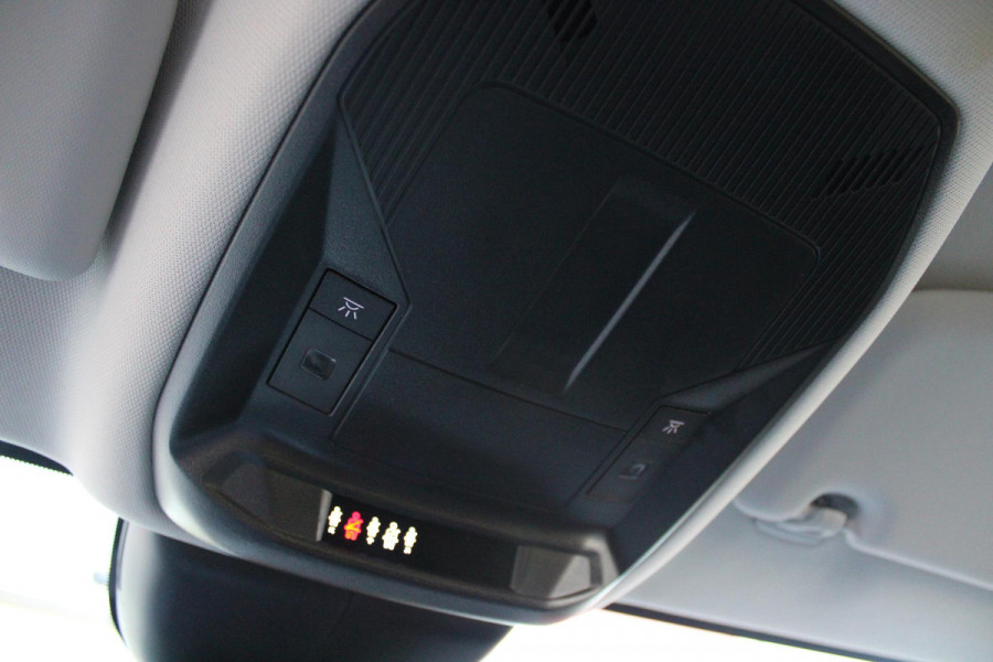 Peugeot 308 1.2 130PK AUTOMAAT ALLURE PACK BUSINESS | NAVIGATIE | DRAADLOZE APPLE CARPLAY/ANDROID AUTO | ACHTERUITRIJ CAMERA | KEYLESS ENTRY/START | LICHTMETALEN VELGEN 17" | DAB+ RADIO | ADAPTIVE CRUISE CONTROL | CLIMATE CONTROL |