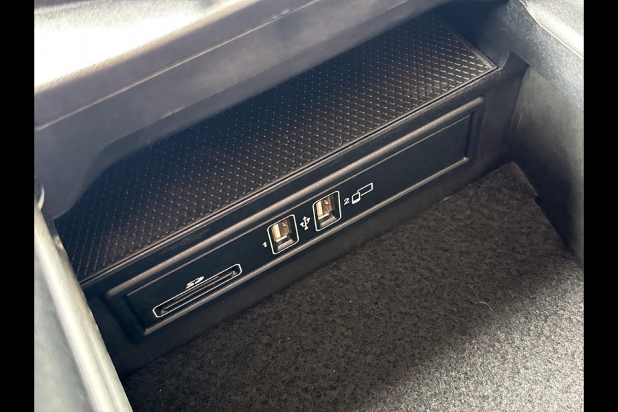 Mercedes-Benz C-Klasse Estate 300e T AMG Line | Plug-in Hybride | PHEV | Panoramadak |  Stoelverwarming | Achteruitrijcamera | Elektrisch verstelbare stoelen | Dealer onderhouden