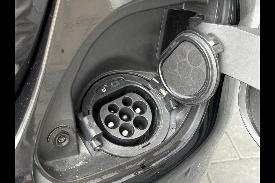 Mercedes-Benz C-Klasse Estate 300e T AMG Line | Plug-in Hybride | PHEV | Panoramadak |  Stoelverwarming | Achteruitrijcamera | Elektrisch verstelbare stoelen | Dealer onderhouden