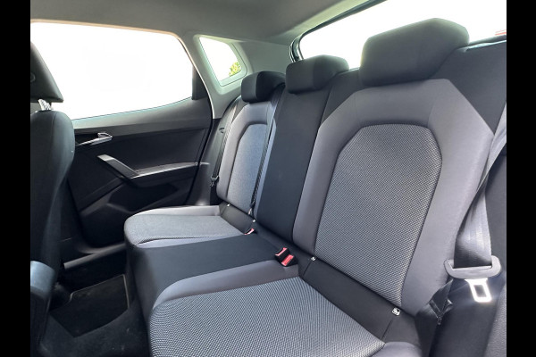 Seat Arona 1.0 TSI Style Business Intense | Achteruitrij Camera | Trekhaak | Addaptive CC | Climate | Carplay | Navi |