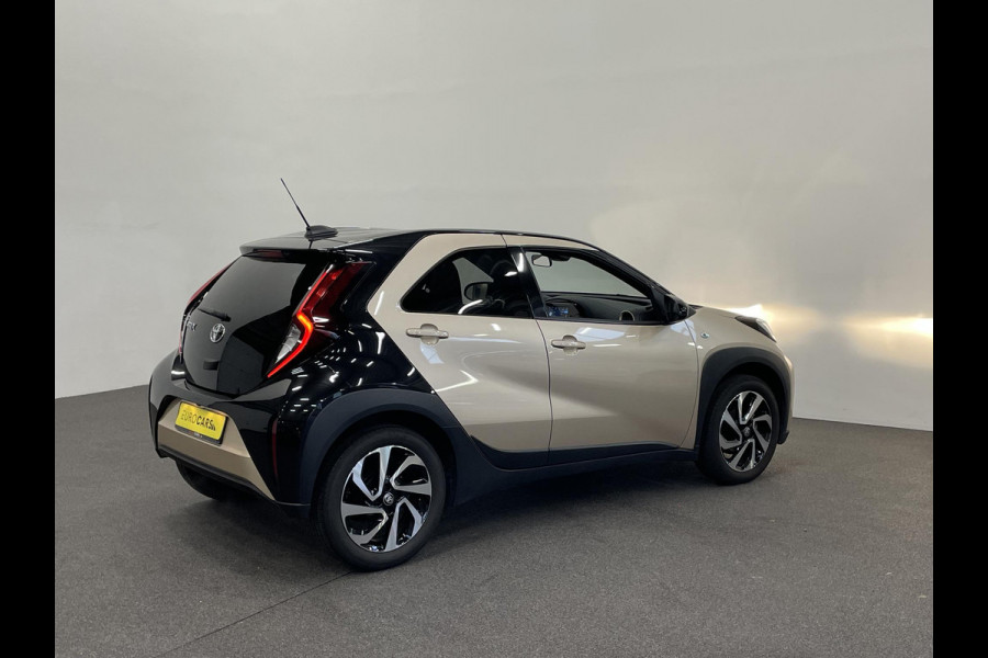 Toyota Aygo X 1.0 VVT-i Automaat Pulse Navigatie Apple Carplay/Android Auto Camera 17" Lichtmetalen Velgen Climate Control Adaptieve Cruise Control Two Tone