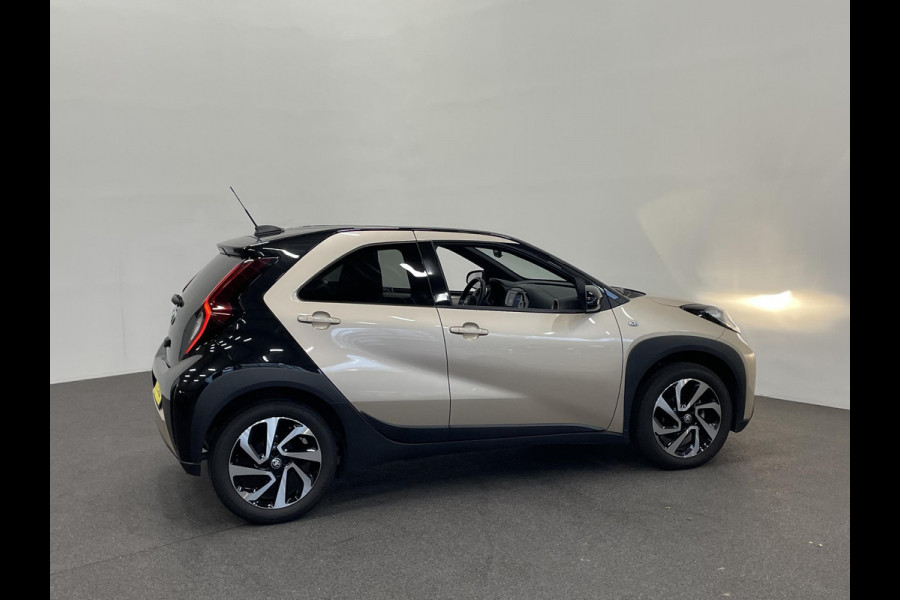 Toyota Aygo X 1.0 VVT-i Automaat Pulse Navigatie Apple Carplay/Android Auto Camera 17" Lichtmetalen Velgen Climate Control Adaptieve Cruise Control Two Tone