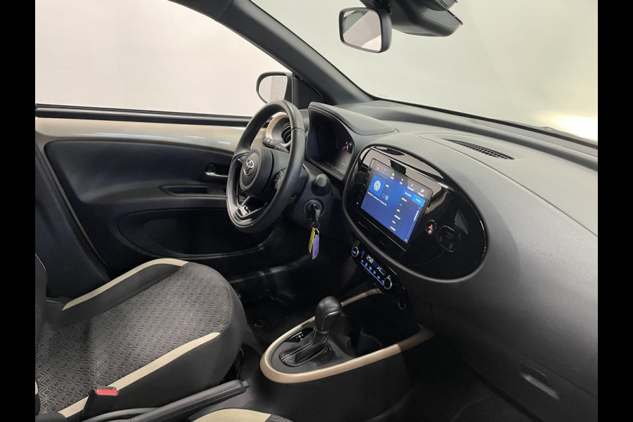 Toyota Aygo X 1.0 VVT-i Automaat Pulse Navigatie Apple Carplay/Android Auto Camera 17" Lichtmetalen Velgen Climate Control Adaptieve Cruise Control Two Tone