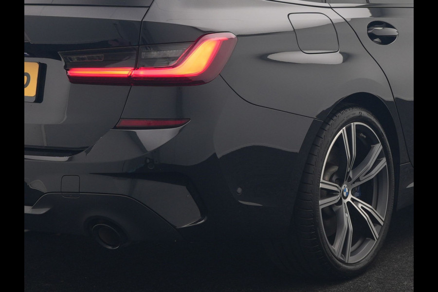 BMW 3 Serie Touring 330e M Sport PHEV 293pk Dealer O.H. | Trekhaak Af Fabriek | Adaptive Cruise | Head Up | 360 Camera | Adaptief Onderstel | Alcantara Sportstoelen & Stuur Verwarmd | Laser LED | Sfeerverlichting | Keyless | Blis | Apple Carplay | Plug In Hybrid |