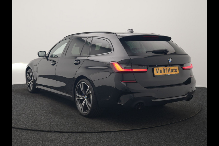 BMW 3 Serie Touring 330e M Sport PHEV 293pk Dealer O.H. | Trekhaak Af Fabriek | Adaptive Cruise | Head Up | 360 Camera | Adaptief Onderstel | Alcantara Sportstoelen & Stuur Verwarmd | Laser LED | Sfeerverlichting | Keyless | Blis | Apple Carplay | Plug In Hybrid |