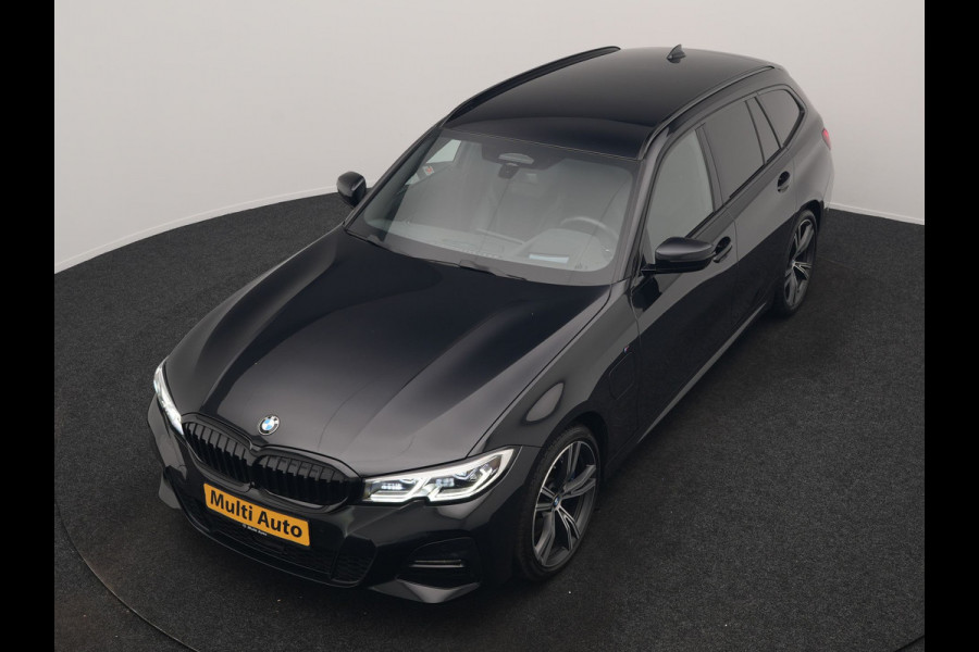 BMW 3 Serie Touring 330e M Sport PHEV 293pk Dealer O.H. | Trekhaak Af Fabriek | Adaptive Cruise | Head Up | 360 Camera | Adaptief Onderstel | Alcantara Sportstoelen & Stuur Verwarmd | Laser LED | Sfeerverlichting | Keyless | Blis | Apple Carplay | Plug In Hybrid |