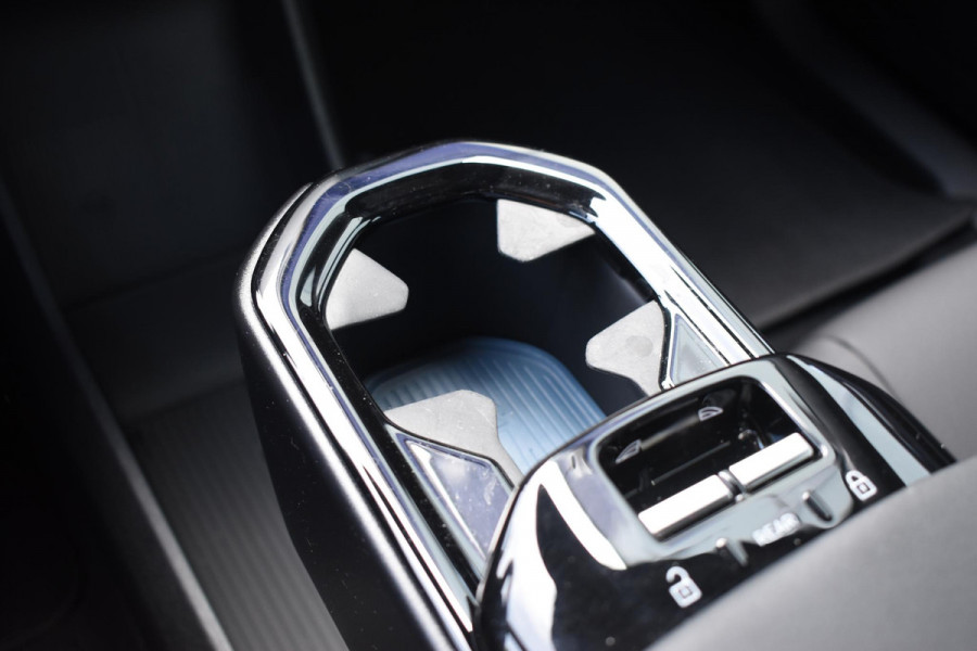 Volvo EX30 272PK Single Motor Extended Range Plus 69 kWh / Adaptive Cruise control / Climate Pack / Achteruitrijcamera / Elektrische achterklep / Harman Kardon / Parkeersensoren V+A