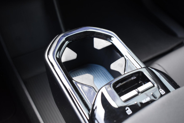 Volvo EX30 272PK Single Motor Extended Range Plus 69 kWh / Adaptive Cruise control / Climate Pack / Achteruitrijcamera / Elektrische achterklep / Harman Kardon / Parkeersensoren V+A