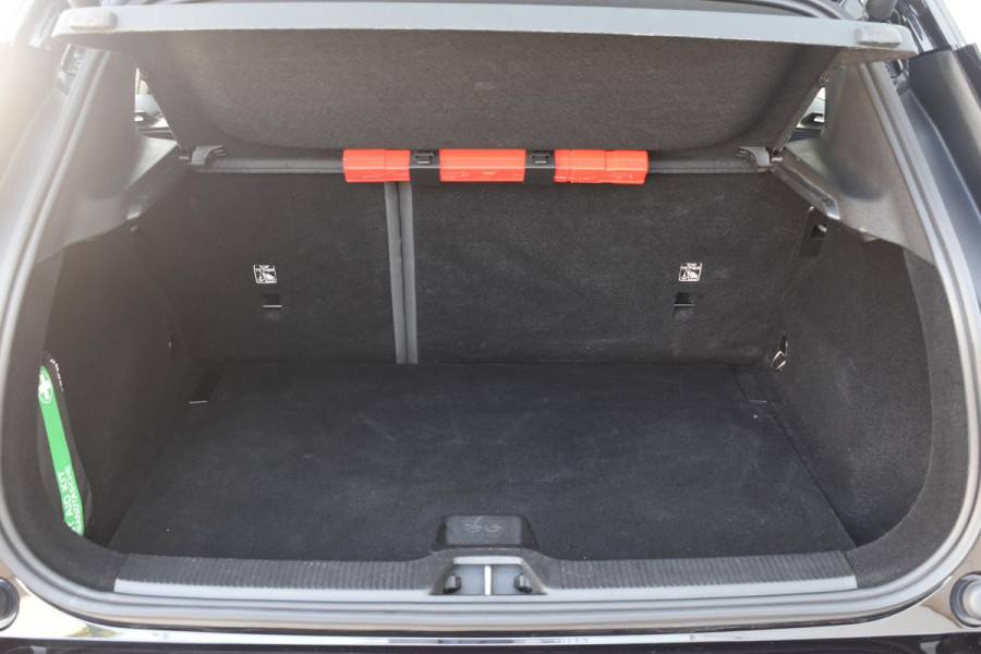 Volvo EX30 272PK Single Motor Extended Range Plus 69 kWh / Adaptive Cruise control / Climate Pack / Achteruitrijcamera / Elektrische achterklep / Harman Kardon / Parkeersensoren V+A