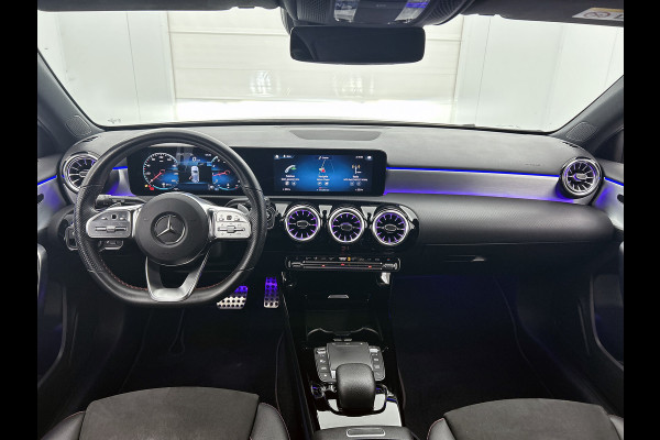 Mercedes-Benz A-Klasse 180 Business Solution AMG Lichtmetalen velgen | Navigatie | MBUX wide screen | Parking support | Inclusief 24 maanden MB Certified garantie voor Europa.