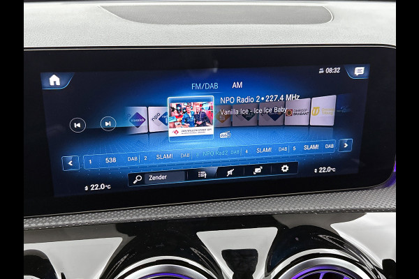 Mercedes-Benz A-Klasse 180 Business Solution AMG Lichtmetalen velgen | Navigatie | MBUX wide screen | Parking support | Inclusief 24 maanden MB Certified garantie voor Europa.