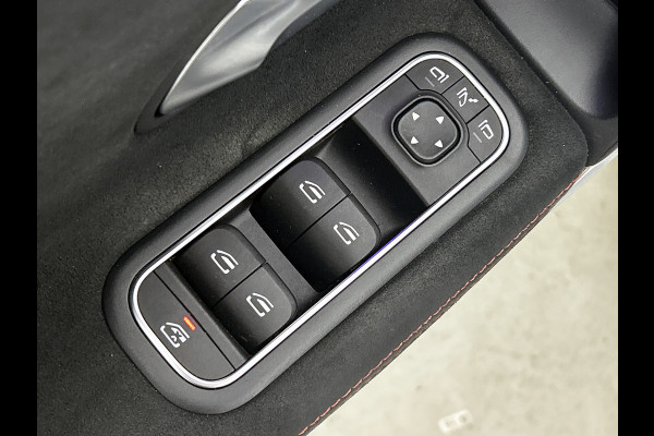 Mercedes-Benz A-Klasse 180 Business Solution AMG Lichtmetalen velgen | Navigatie | MBUX wide screen | Parking support | Inclusief 24 maanden MB Certified garantie voor Europa.