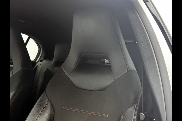 Mercedes-Benz A-Klasse 180 Business Solution AMG Lichtmetalen velgen | Navigatie | MBUX wide screen | Parking support | Inclusief 24 maanden MB Certified garantie voor Europa.