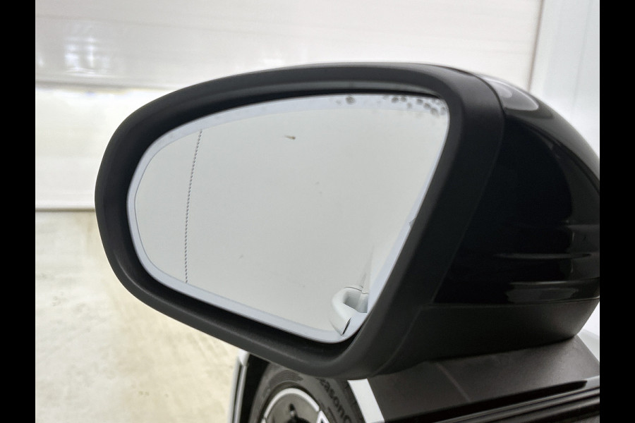 Mercedes-Benz A-Klasse 180 Business Solution AMG Lichtmetalen velgen | Navigatie | MBUX wide screen | Parking support | Inclusief 24 maanden MB Certified garantie voor Europa.