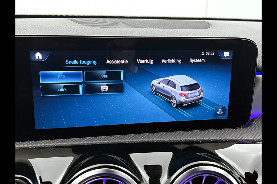 Mercedes-Benz A-Klasse 180 Business Solution AMG Lichtmetalen velgen | Navigatie | MBUX wide screen | Parking support | Inclusief 24 maanden MB Certified garantie voor Europa.