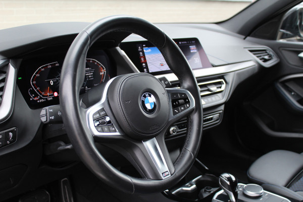 BMW 1-serie 118i Business Edition | M-Sport | Origin NL | Camera | Trekhaak | Navigatie