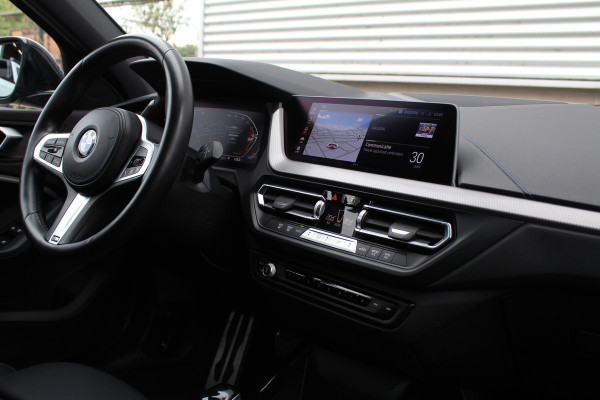 BMW 1-serie 118i Business Edition | M-Sport | Origin NL | Camera | Trekhaak | Navigatie