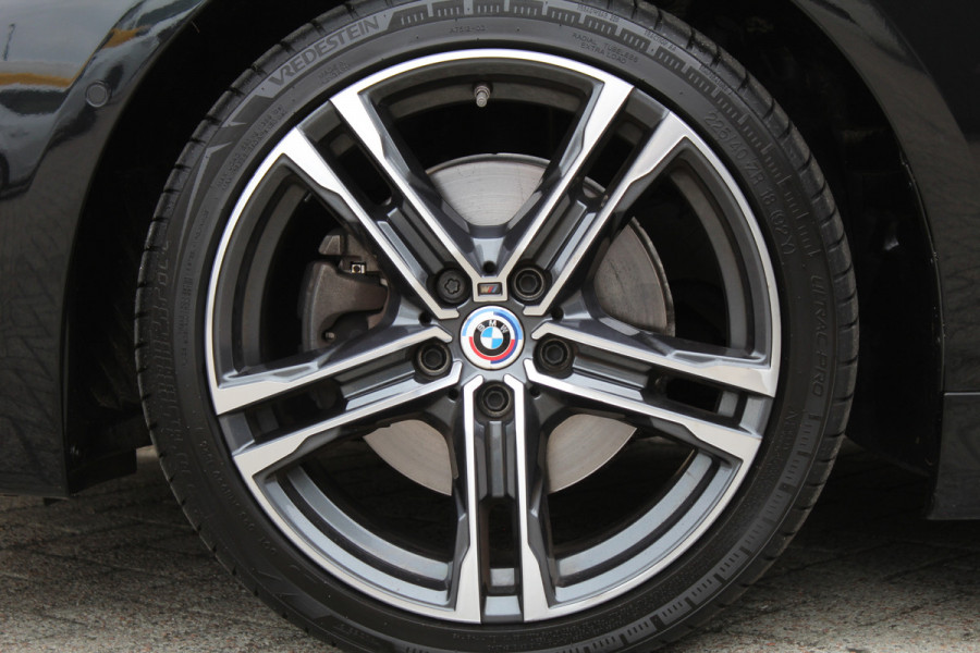 BMW 1-serie 118i Business Edition | M-Sport | Origin NL | Camera | Trekhaak | Navigatie