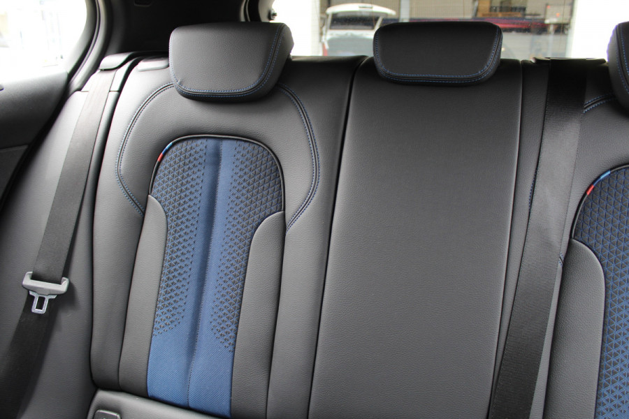BMW 1-serie 118i Business Edition | M-Sport | Origin NL | Camera | Trekhaak | Navigatie