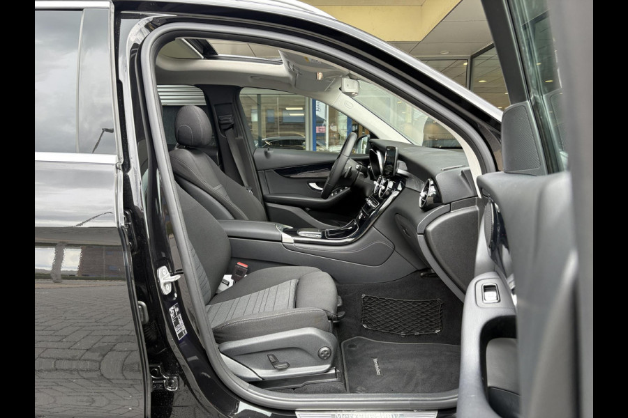 Mercedes-Benz GLC 300e 4MATIC 320pk | Plug-in Hybride | PHEV | Panoramadak | Achteruitrijcamera | Adaptive cruise control