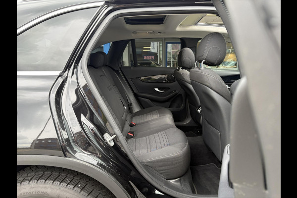 Mercedes-Benz GLC 300e 4MATIC 320pk | Plug-in Hybride | PHEV | Panoramadak | Achteruitrijcamera | Adaptive cruise control