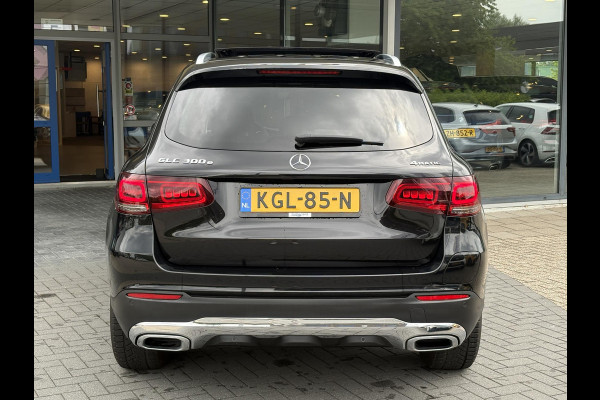 Mercedes-Benz GLC 300e 4MATIC 320pk | Plug-in Hybride | PHEV | Panoramadak | Achteruitrijcamera | Adaptive cruise control