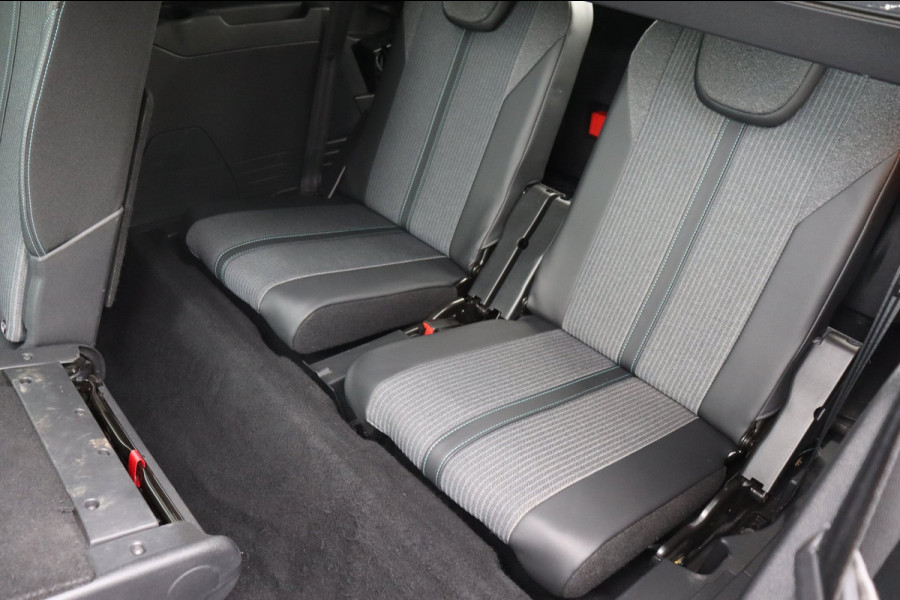 Peugeot 5008 1.2 PureTech Blue Lease Allure org.NL trekhaak camera's el.klep stoel.verw Carplay LED