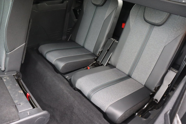 Peugeot 5008 1.2 PureTech Blue Lease Allure org.NL trekhaak camera's el.klep stoel.verw Carplay LED