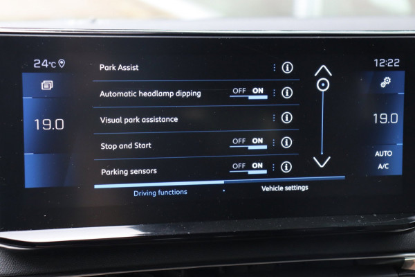 Peugeot 5008 1.2 PureTech Blue Lease Allure org.NL trekhaak camera's el.klep stoel.verw Carplay LED