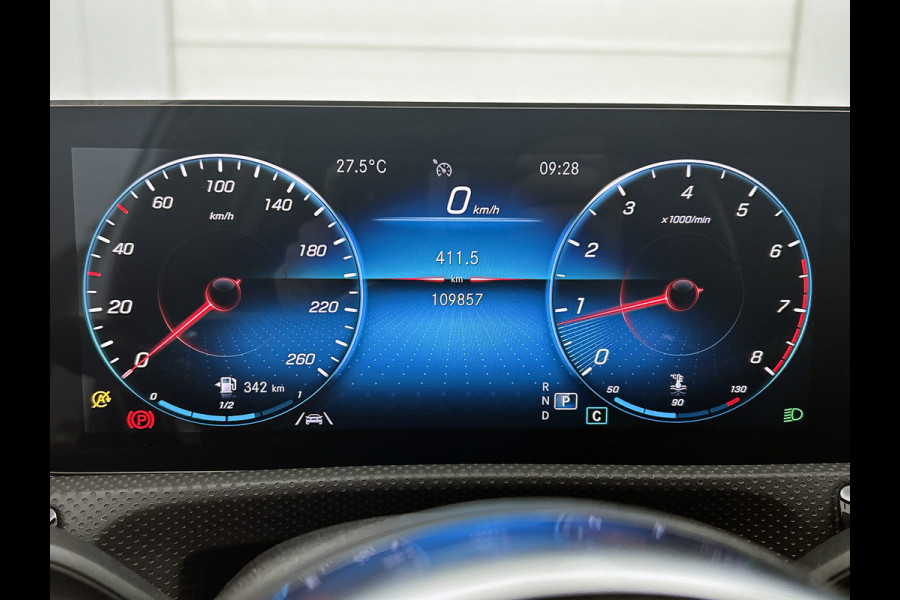 Mercedes-Benz A-Klasse 180 Business Solution AMG Lichtmetalen velgen | Navigatie | MBUX wide screen | Parking support | Inclusief 24 maanden MB Certified garantie voor Europa.