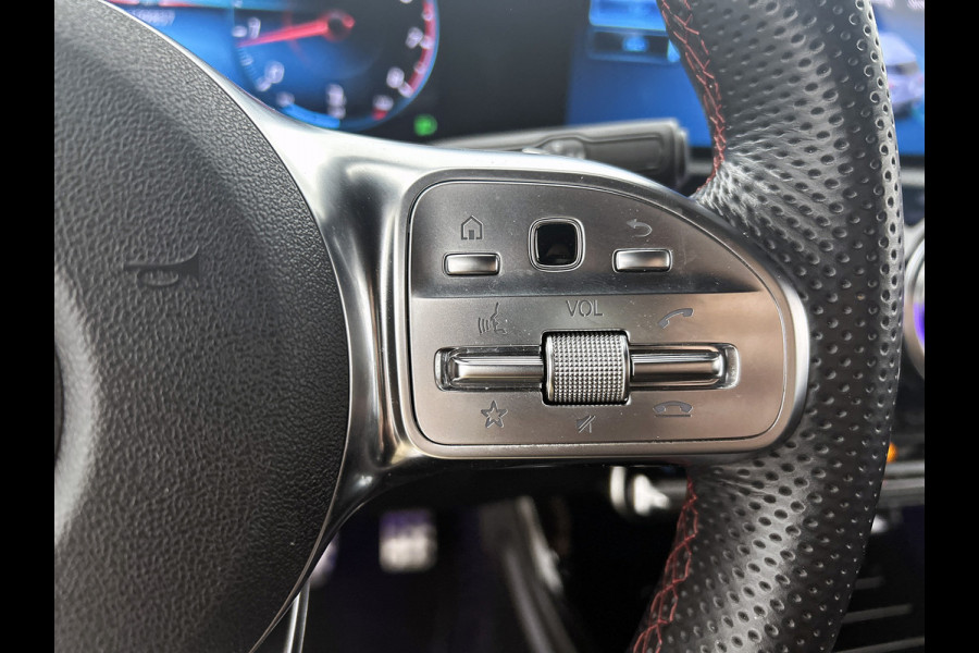 Mercedes-Benz A-Klasse 180 Business Solution AMG Lichtmetalen velgen | Navigatie | MBUX wide screen | Parking support | Inclusief 24 maanden MB Certified garantie voor Europa.