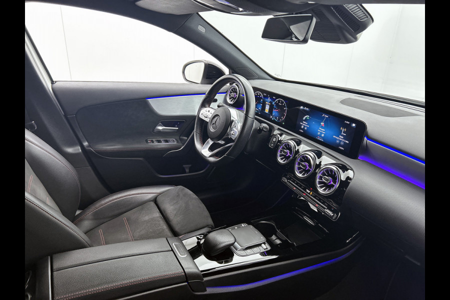 Mercedes-Benz A-Klasse 180 Business Solution AMG Lichtmetalen velgen | Navigatie | MBUX wide screen | Parking support | Inclusief 24 maanden MB Certified garantie voor Europa.