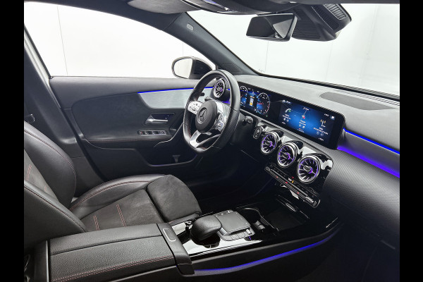 Mercedes-Benz A-Klasse 180 Business Solution AMG Lichtmetalen velgen | Navigatie | MBUX wide screen | Parking support | Inclusief 24 maanden MB Certified garantie voor Europa.