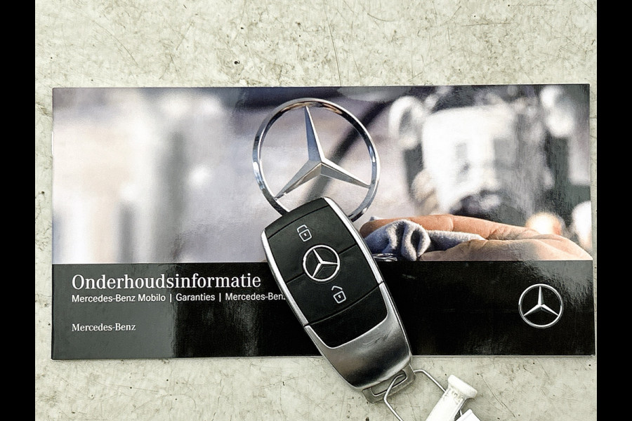 Mercedes-Benz A-Klasse 180 Business Solution AMG Lichtmetalen velgen | Navigatie | MBUX wide screen | Parking support | Inclusief 24 maanden MB Certified garantie voor Europa.