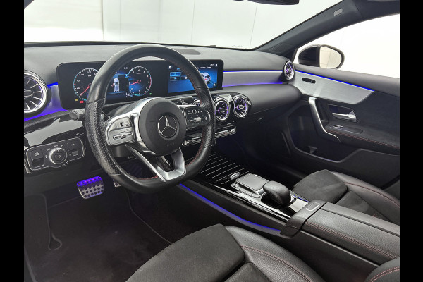 Mercedes-Benz A-Klasse 180 Business Solution AMG Lichtmetalen velgen | Navigatie | MBUX wide screen | Parking support | Inclusief 24 maanden MB Certified garantie voor Europa.