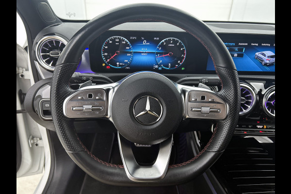 Mercedes-Benz A-Klasse 180 Business Solution AMG Lichtmetalen velgen | Navigatie | MBUX wide screen | Parking support | Inclusief 24 maanden MB Certified garantie voor Europa.