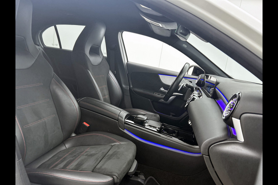 Mercedes-Benz A-Klasse 180 Business Solution AMG Lichtmetalen velgen | Navigatie | MBUX wide screen | Parking support | Inclusief 24 maanden MB Certified garantie voor Europa.
