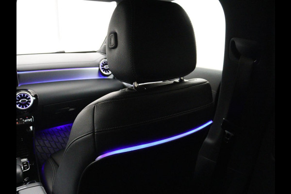 Mercedes-Benz CLA-Klasse 180 Business Solution Progressive | Stoelverwarming | Carplay | Sfeerverlichting | Half leder | Camera | Navigatie | Widescreen | Full LED | Park Assist | DAB | 18'' velgen | Cruise control
