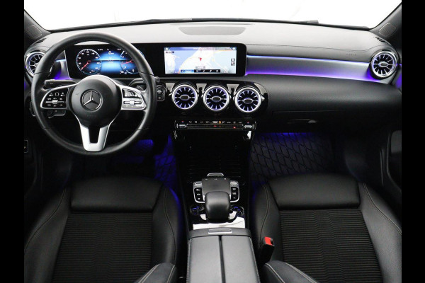 Mercedes-Benz CLA-Klasse 180 Business Solution Progressive | Stoelverwarming | Carplay | Sfeerverlichting | Half leder | Camera | Navigatie | Widescreen | Full LED | Park Assist | DAB | 18'' velgen | Cruise control