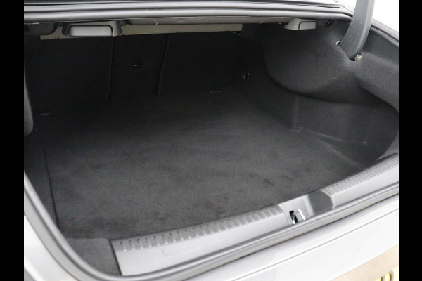 Mercedes-Benz CLA-Klasse 180 Business Solution Progressive | Stoelverwarming | Carplay | Sfeerverlichting | Half leder | Camera | Navigatie | Widescreen | Full LED | Park Assist | DAB | 18'' velgen | Cruise control