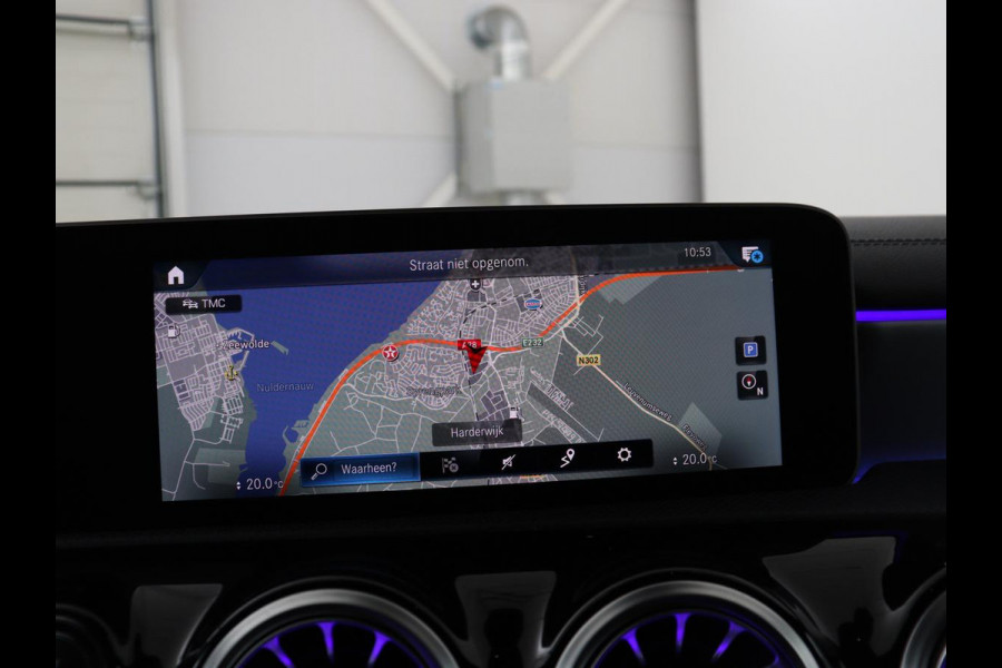 Mercedes-Benz CLA-Klasse 180 Business Solution Progressive | Stoelverwarming | Carplay | Sfeerverlichting | Half leder | Camera | Navigatie | Widescreen | Full LED | Park Assist | DAB | 18'' velgen | Cruise control