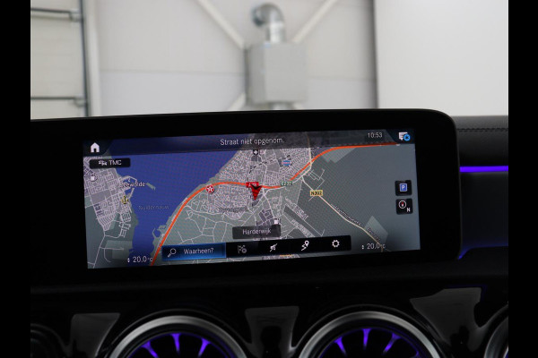 Mercedes-Benz CLA-Klasse 180 Business Solution Progressive | Stoelverwarming | Carplay | Sfeerverlichting | Half leder | Camera | Navigatie | Widescreen | Full LED | Park Assist | DAB | 18'' velgen | Cruise control
