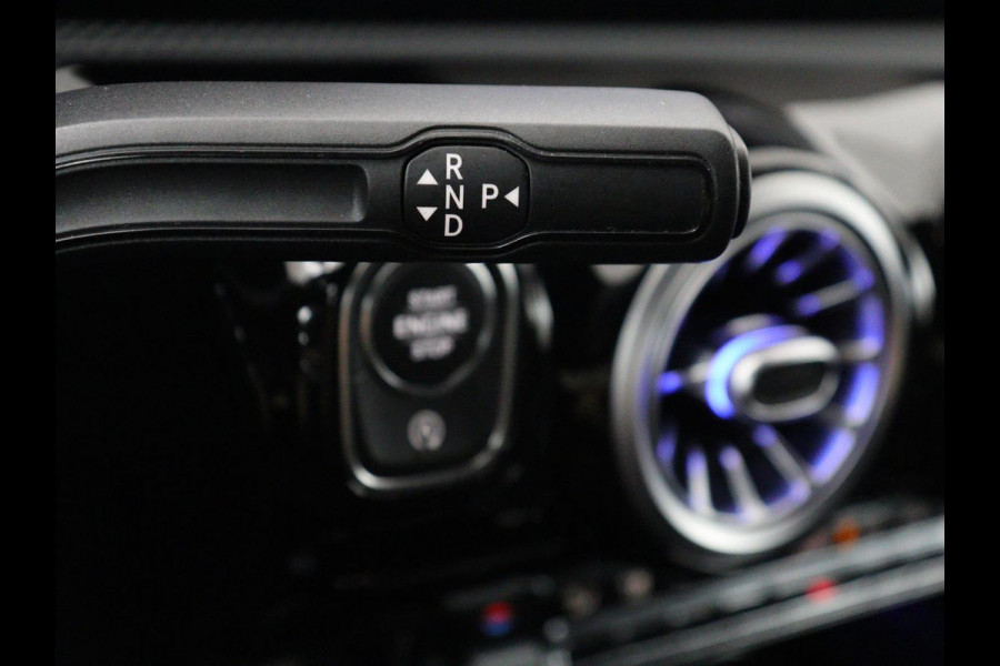 Mercedes-Benz CLA-Klasse 180 Business Solution Progressive | Stoelverwarming | Carplay | Sfeerverlichting | Half leder | Camera | Navigatie | Widescreen | Full LED | Park Assist | DAB | 18'' velgen | Cruise control