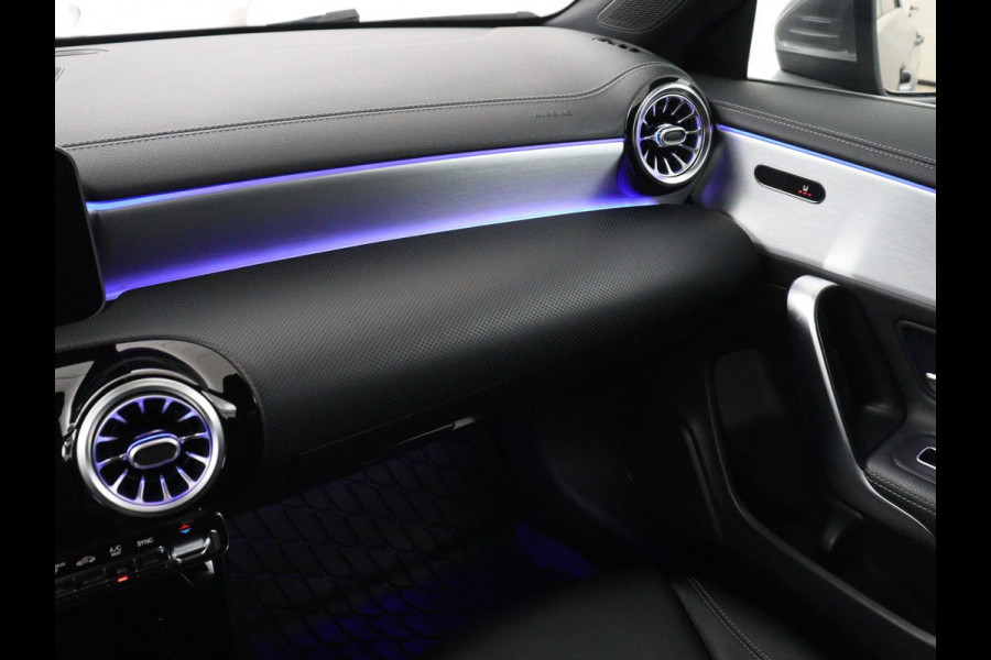 Mercedes-Benz CLA-Klasse 180 Business Solution Progressive | Stoelverwarming | Carplay | Sfeerverlichting | Half leder | Camera | Navigatie | Widescreen | Full LED | Park Assist | DAB | 18'' velgen | Cruise control