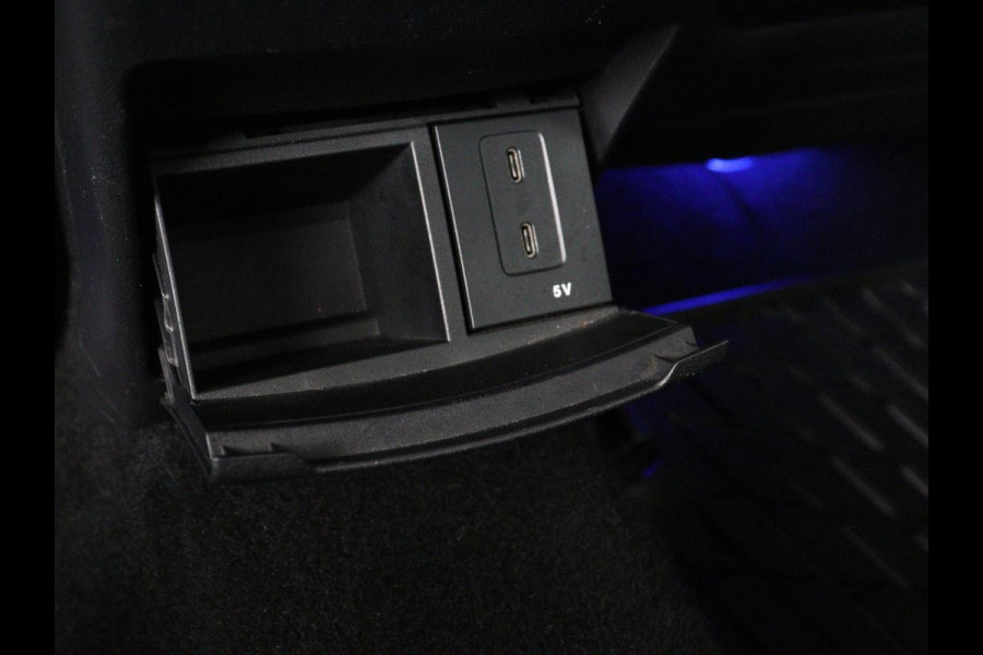 Mercedes-Benz CLA-Klasse 180 Business Solution Progressive | Stoelverwarming | Carplay | Sfeerverlichting | Half leder | Camera | Navigatie | Widescreen | Full LED | Park Assist | DAB | 18'' velgen | Cruise control