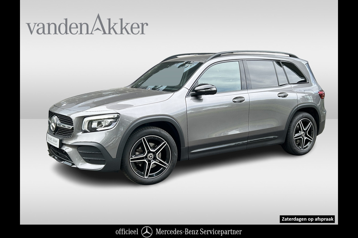 Mercedes-Benz Glb 200 AMG // Trekhaak // 360 Camera // Nightpakket // Carplay // Augmented Reality // 19" AMG Velgen