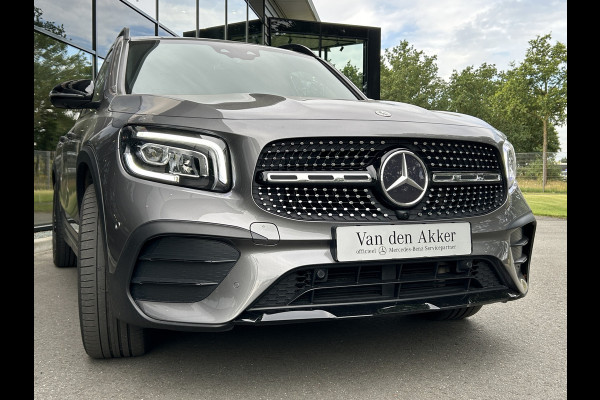 Mercedes-Benz Glb 200 AMG // Trekhaak // 360 Camera // Nightpakket // Carplay // Augmented Reality // 19" AMG Velgen