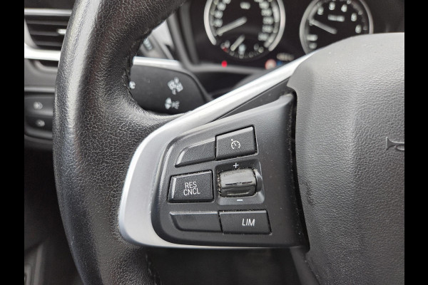 BMW X1 xDrive25e Executive xLine 18"/Keyless/Memory + stoelverwarming/Camera/Elektrische Klep/LED/DAB/Navigatie/PDC