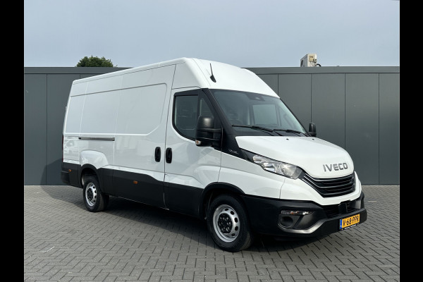 Iveco Daily 35S14 2.3D FACELIFT / L2H2 / ** 28.436 KM ** / TREKHAAK / 3.500 KG AHG / 270 ACHTERDEUREN / ECC AIRCO / APPLE CARPLAY / 3 ZITS